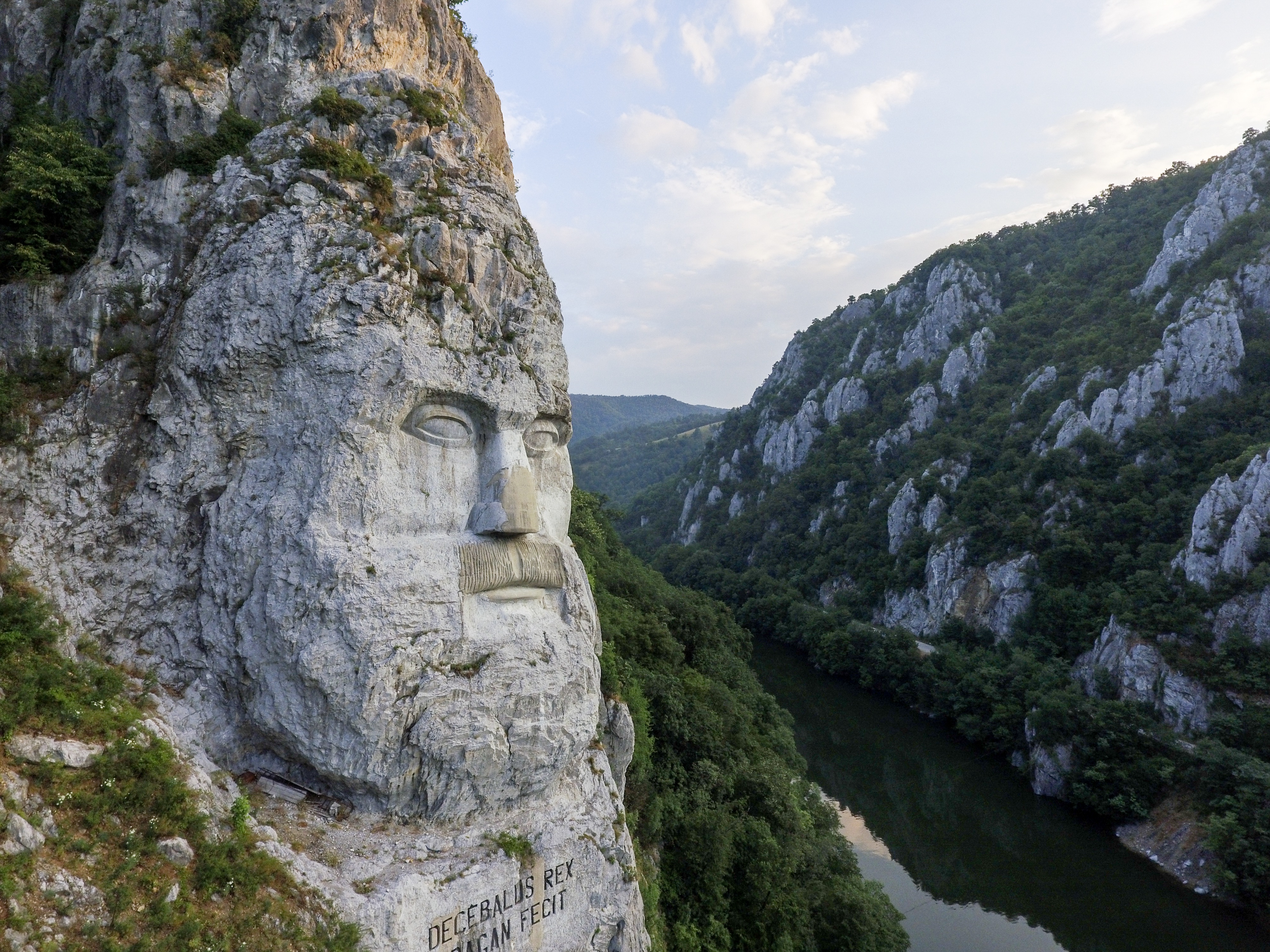 Statue du roi Decebal  Roumanie